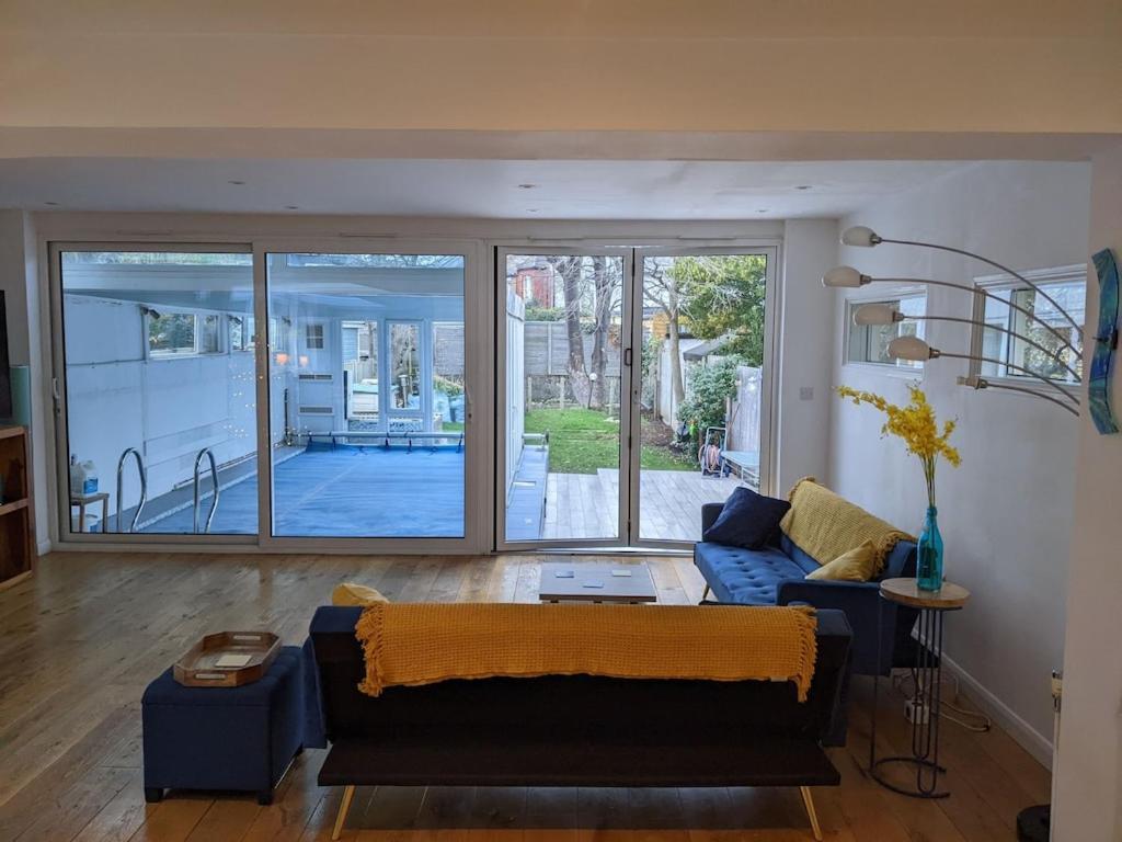 River House With Heated Pool June To Sep & Garden Twickenham Dış mekan fotoğraf